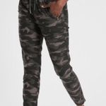 Athleta  Farallon Pants in Olive Camo size 0 Photo 20