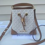 Michael Kors MK Mercer Gallery XS Convertible bucket Xbody Bag Photo 3