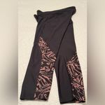 Under Armour Women’s capri leggings - black & rose gold - large. Thigh pockets. Photo 4
