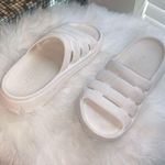 UGG  White Sandals Minimalist Design Photo 0