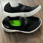 OOFOS Womens OOmg Low Shoe Black Mesh Recovery Slip On Sport Flat Loafer Size 10 Photo 0