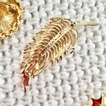 Vintage Lot Bundle of 6 Gold Tone Brooches Pins Unmarked Talbots Shell Leaf Lion Brown Photo 3