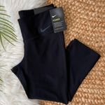 Nike Dri-Fit Tight Fit Training Capris Small New Photo 0