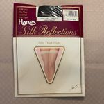 Hanes  Silk Reflections Vtg Thigh High Stockings Style 720 Size E-F Barely Black. Photo 0