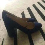 CHLOÉ Lauren scallop-edged high block-heel suede pumps Photo 7