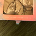 Kitsch Cloud 9 Satin Pillow Scrunchie Open Box Photo 1