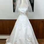 Gloria Vanderbilt Beautiful Vintage 90s  Embroidered Satin Wedding Gown & Veil! Photo 0