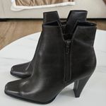 Newport News Chocolate Brown  Easy Style Double Zipper Ankle Boots size 8.5 Photo 1