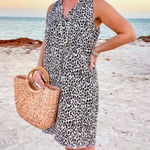 Tommy Bahama women Black and White Mini Dress V-Neck Sleeveless. Animal prim Photo 0