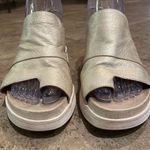 Gentle Souls  by Kenneth Cole Gold Gisele 65 Sporty Slide Shoes Womens Size 9 Photo 12