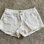 L.E.I . White Jean Shorts. Photo 0