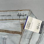 Style & Co NWT Size 18 Sedona Wash Denim Curvy Fit Jean Capris Photo 2