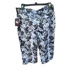 Gloria Vanderbilt  “Amanda” Classic Capri Mid Rise Floral Pattern Ultra Stretch B Photo 2