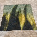 Elegant Green and Black Scarf Photo 1