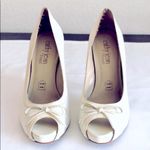 Cathy Jean Creamy Off-White High Heels Pumps: w/ Open Toe & Bow Accent, Leather, Wmns Sz. 7 Photo 1