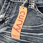 Rue 21 NWT Curvy Bermuda Denim Shorts Wash Size 11/12 Normcore Casual Summer Photo 9