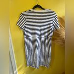 Universal Threads Striped V-Neck T-Shirt Photo 2