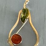 A Perfect Pear Fantastic Vintage Brooch Gold Tone Green Enamel Multiple Photo 0