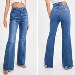 Levi's 70s Inspired High Rise Slim Fit Medium Wash Raw Edge Flare Denim Jeans 28 Photo 1