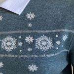 VINTAGE Holiday Sweatshirt Womens Sz Small Petite Grey Snowflakes Winter Gray Photo 2