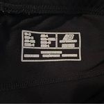 New Balance  Capri Women's Pants  Size M Grey And Black Print. Photo 3