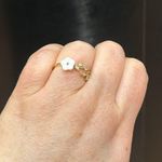 4 gold tone and floral fashion trendy rings size 8 Photo 3