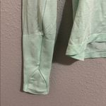 Lululemon Swiftly Tech Long-Sleeve Shirt 2.0
Waist Length Mint new without tags Photo 4