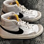 Nike Womens sz7.5 blazer mid '77 vintage high top shoes Photo 1