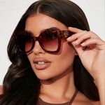 Tortoise Square Frame Sunglasses NWT Brown Photo 0