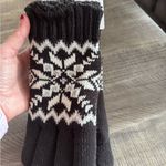 Isotoner  Black and White Snowflake Knit Gloves Photo 1