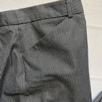 Van Heusen - Women’s Grey Pin Stripe Capri Pants - Size 6 Photo 1