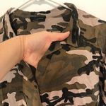Storia  Brown Black Tan Camo Camouflage Short Sleeve Tie Button Down Crop Top M Photo 5