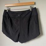Athleta Athletic Black Run With It 3.5" Shorts Size Medium Photo 5