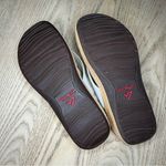 Vionic  Mimi Wedge White Patent Leather Thong Platform Sandals Flower Women’s 7 Photo 4