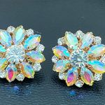 The Great Iridescent Crystal Flower Gold-tone Stud Earrings. Pre-owned in condition Photo 2