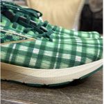 Brooks Women's Launch 10 Neutral Running Shoe - Toucan/Verdant/Vanilla Size 11.5 Photo 4