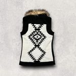 β
Thread & Supply Aztec Pattern Black Faux Fur Trimmed Sleeveless Vest β
Photo 3