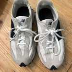 New Balance  327 White and Black Sneakers Photo 0