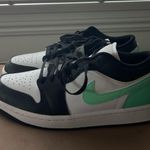 Nike  Jordans  Photo 0