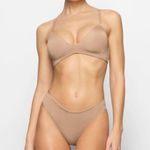 SKIMS  Wireless Form Bra 32D Tonal 3D Logo Cloud T Shirt Bra NWT Photo 2