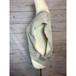 Upper Level Light Gray V Photo 2