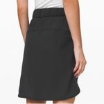 Lululemon  Womens On The Fly Skirt 21” Black Travel Commute Curved Hem Sz 4 Photo 4