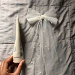 Lulus Pearl Bow Clip Photo 2