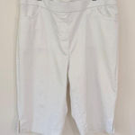 Alfred Dunner White Bermuda shorts Photo 0