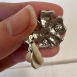 Vintage Silver Tone Enameled Flower Clip On Earrings Womens Estate Jewelry Photo 2