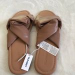 Old Navy New  padded soft twist flat sandals, women size 7.5 Photo 4