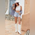 Ymi  High Rise Mom Fit Shorts Distressed Denim‎ 100% Cotton Light Wash
Size 3/26 Photo 10