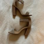 Daisy Fuentes Heels Photo 1