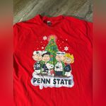 Gildan Penn State Peanuts Charlie Brown Christmas Festive Red Graphic T-Shirt Comfy Photo 1