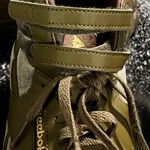 Reebok Womens sz6 Classic velvet high top shoes Photo 8